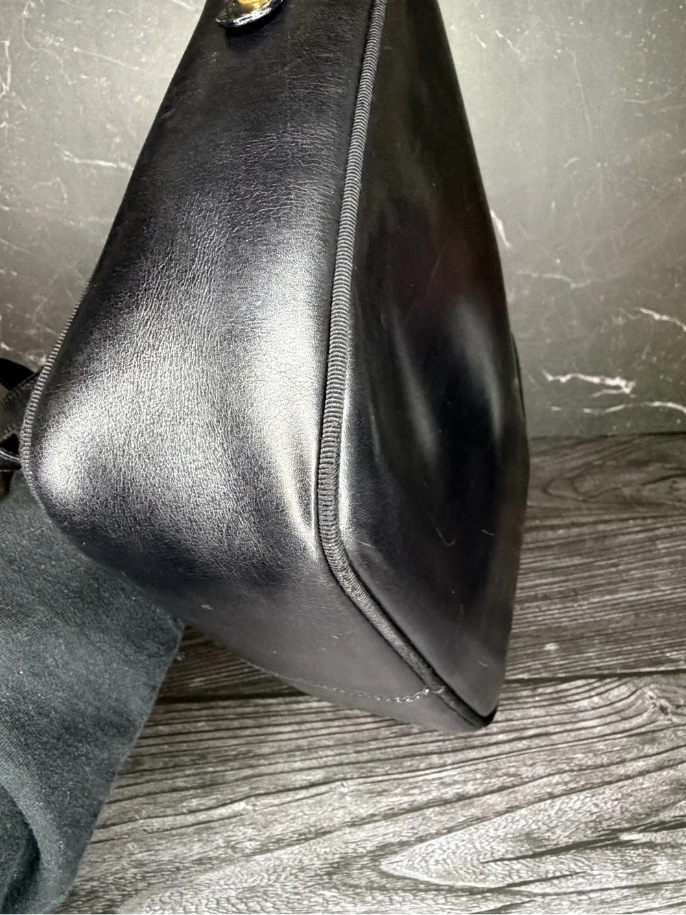 Salvatore Ferragamo Vintage Black Leather Shoulder Bag | Gold Vara Bow